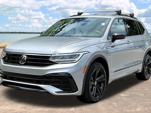 Used 2023 Volkswagen Tiguan SE R-Line FWD image 4