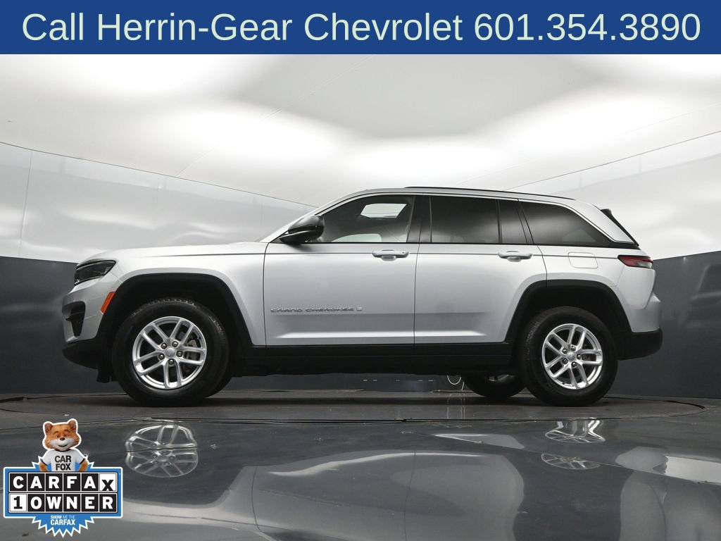Used 2025 Jeep Grand Cherokee Laredo X w/ Luxury Tech Group I RWD image 39