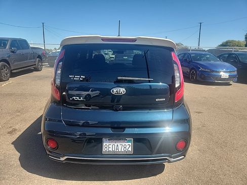 Used 2018 Kia Soul + FWD image 11