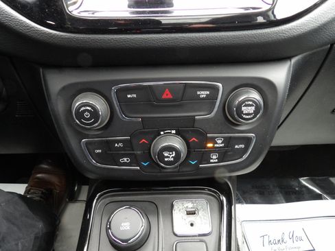 Used 2020 Jeep Compass Limited image 18