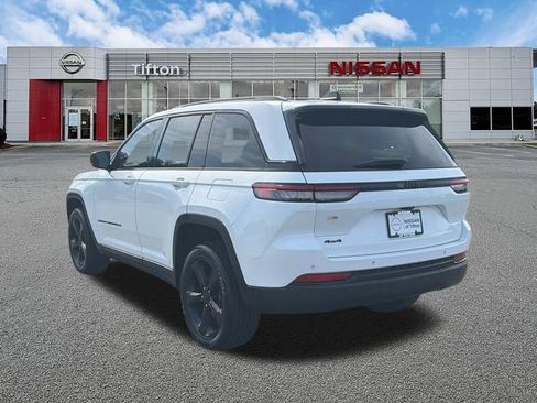 Used 2024 Jeep Grand Cherokee Altitude AWD/4WD image 5