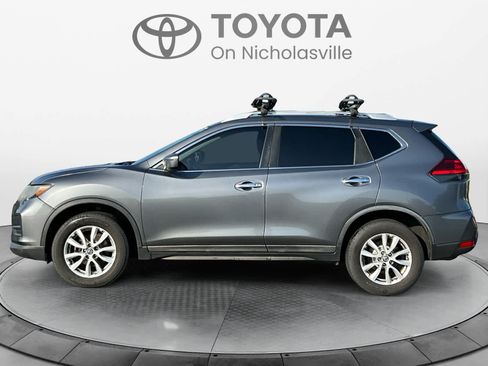 Used 2017 Nissan Rogue SV AWD/4WD image 2