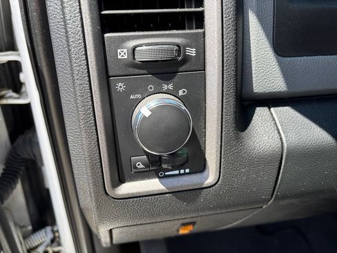 Used 2018 RAM 1500 ST w/ SXT Appearance Group AWD/4WD image 18