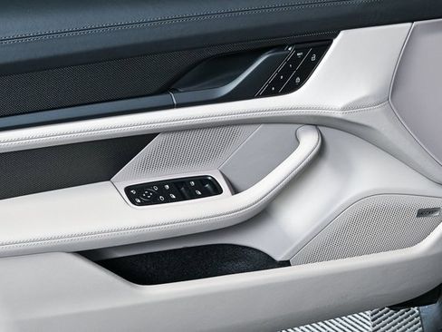 Certified 2022 Porsche Taycan GTS image 6