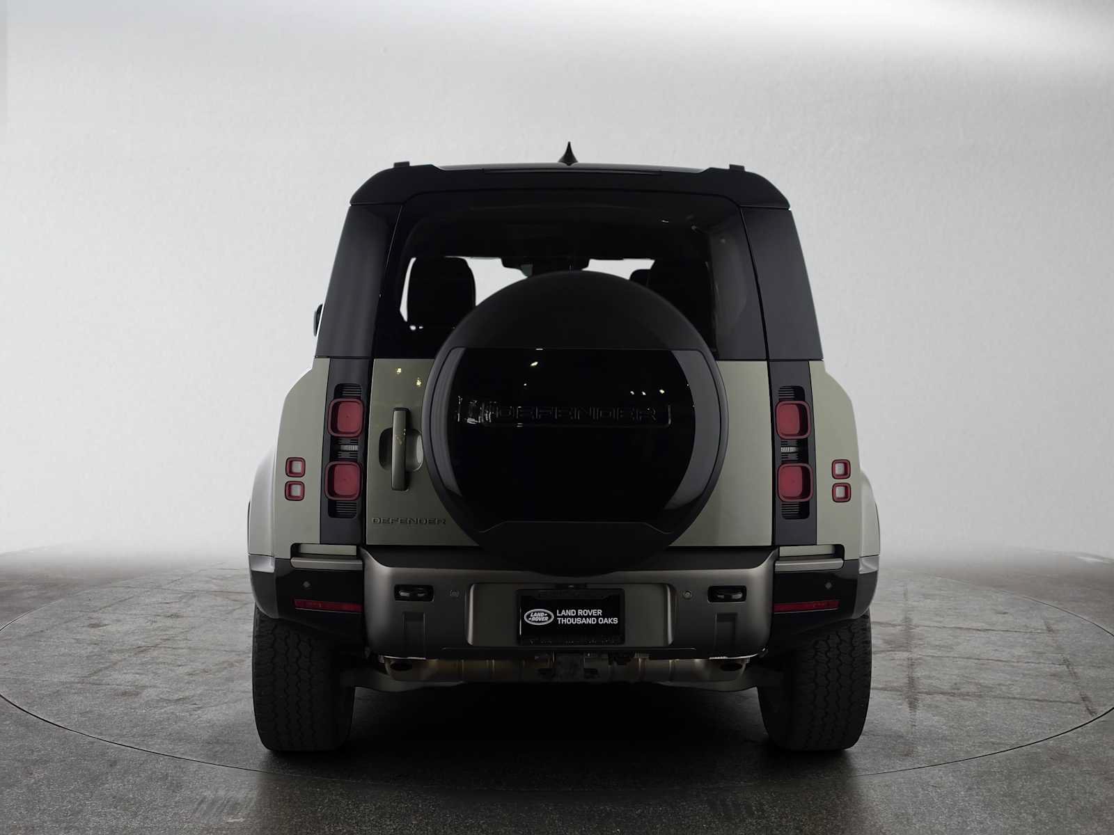 Used 2024 Land Rover Defender 110 X-Dynamic SE AWD/4WD image 4