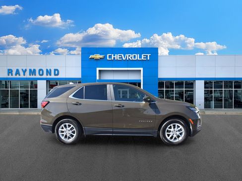 Used 2023 Chevrolet Equinox LT FWD image 2