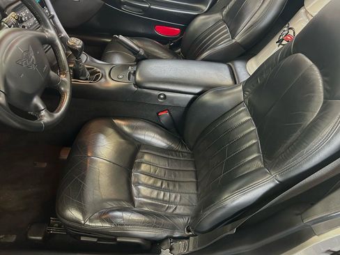 Used 2000 Chevrolet Corvette Convertible RWD image 12