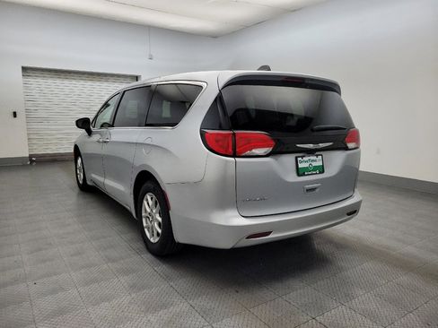 Used 2022 Chrysler Voyager LX FWD image 5