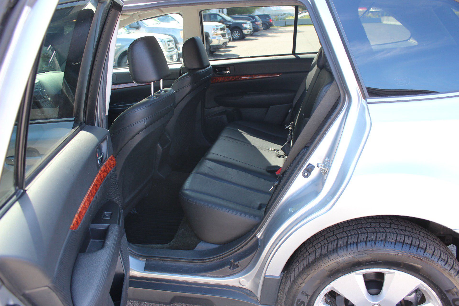 Used 2012 Subaru Outback 2.5i Limited w/ Moonroof Pkg AWD/4WD image 30