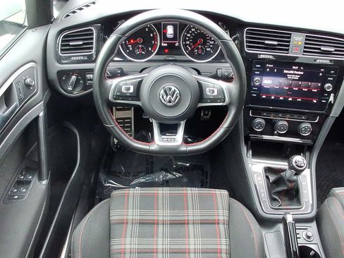 Used 2018 Volkswagen GTI SE FWD image 27