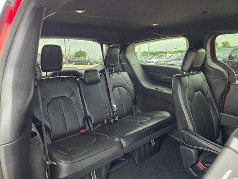 Certified 2025 Chrysler Pacifica Select FWD image 17