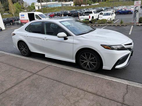 Used 2023 Toyota Camry SE AWD/4WD image 6