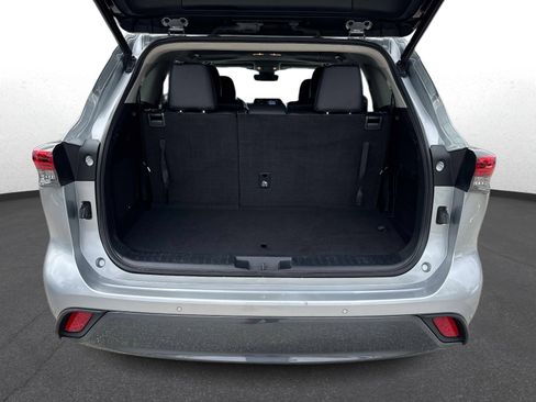 Used 2022 Toyota Highlander Limited image 11