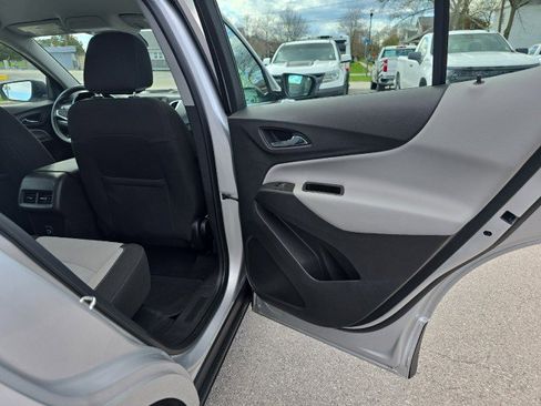 Used 2020 Chevrolet Equinox LS image 38