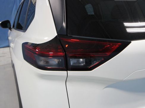 Used 2022 Nissan Rogue SV image 38