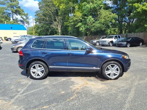 Used 2014 Volkswagen Touareg TDI AWD/4WD image 2