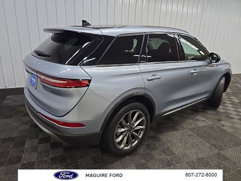 Used 2022 Lincoln Corsair AWD w/ Premium Package image 12