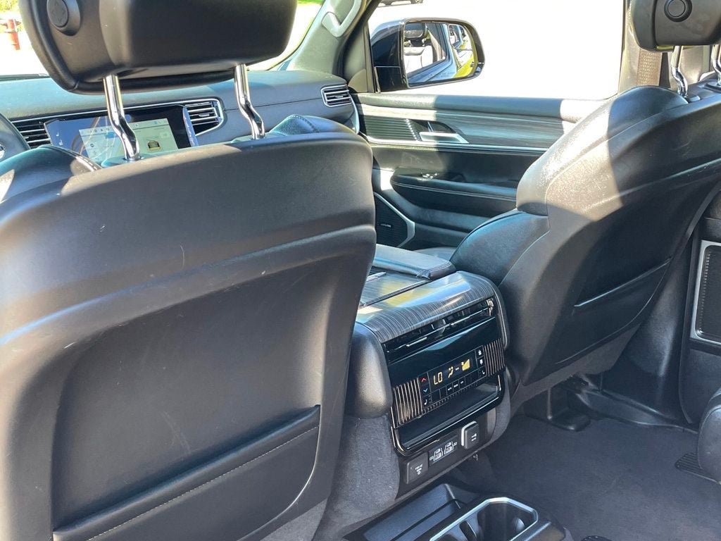 Used 2023 Jeep Wagoneer L Series II w/ Premium Group I AWD/4WD image 21