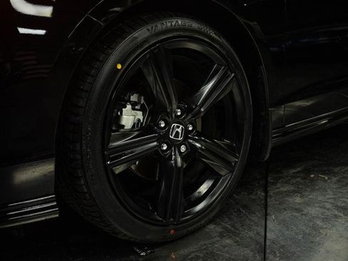 Used 2025 Honda Accord Sport image 3