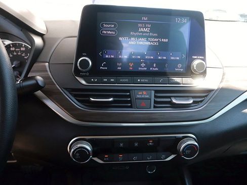 Used 2025 Nissan Altima 2.5 SV FWD image 18