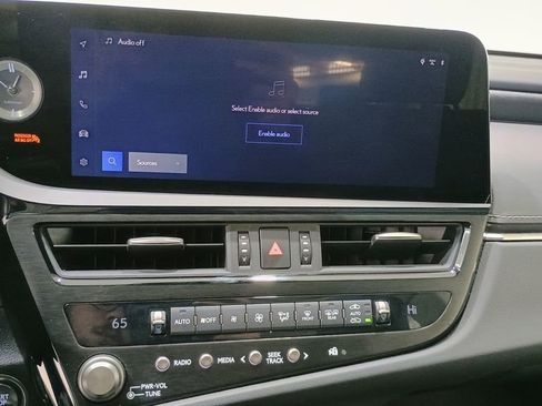 Used 2023 Lexus ES 250 w/ Premium Package AWD/4WD image 18