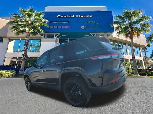 New 2026 Jeep Grand Cherokee Altitude image 7