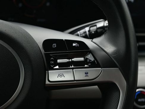 Used 2025 Hyundai Elantra Limited FWD image 22