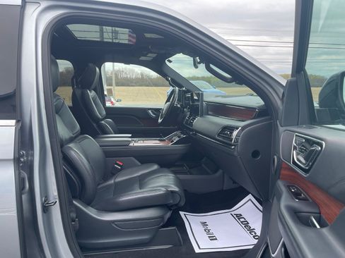 Used 2024 Lincoln Navigator Premiere AWD/4WD image 15