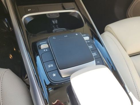 Used 2022 Mercedes-Benz GLB 250 4MATIC image 30