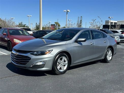 Used 2024 Chevrolet Malibu LT image 2