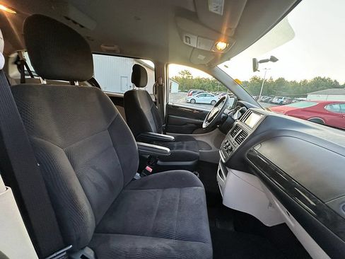 Used 2014 Dodge Grand Caravan SXT FWD image 30