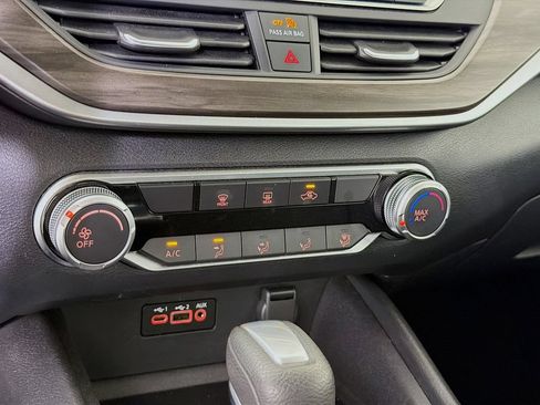 Used 2025 Nissan Altima 2.5 SV FWD image 19