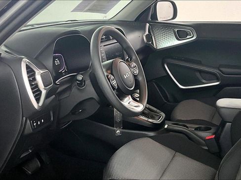 Used 2025 Kia Soul LX FWD image 17