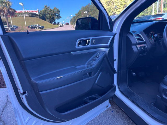 Used 2015 Ford Explorer XLT w/ Equipment Group 202A FWD image 5