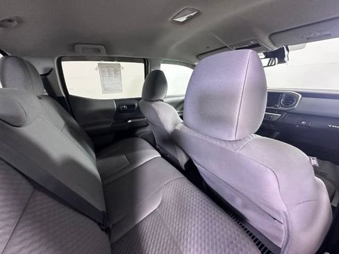 Used 2021 Toyota Tacoma SR5 AWD/4WD image 12