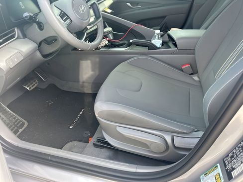 Used 2025 Hyundai Elantra Sport image 5
