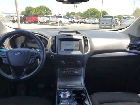 Used 2020 Ford Edge SE FWD image 10