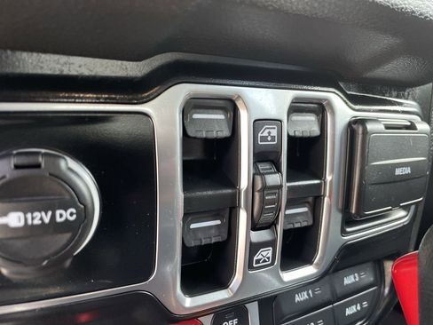 Used 2024 Jeep Wrangler Willys image 19