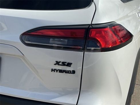 Used 2023 Toyota Corolla Cross AWD Hybrid image 7