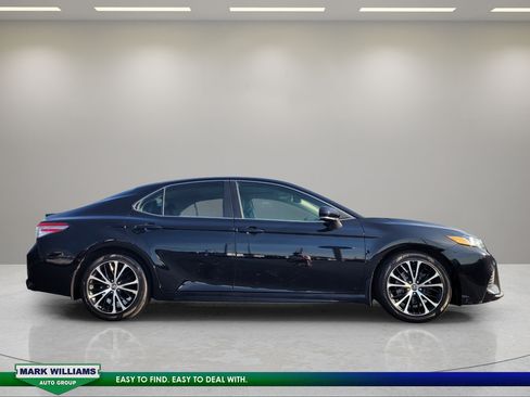 Used 2020 Toyota Camry SE w/ Audio Package FWD image 2