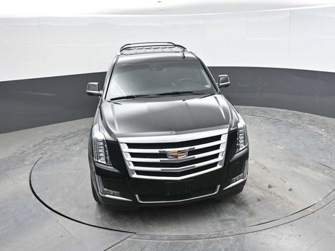 Used 2018 Cadillac Escalade ESV Luxury AWD/4WD image 17