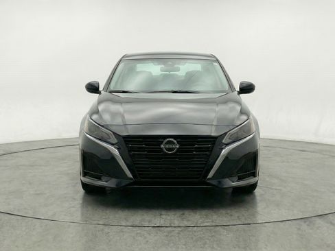 Used 2025 Nissan Altima 2.5 SV image 2