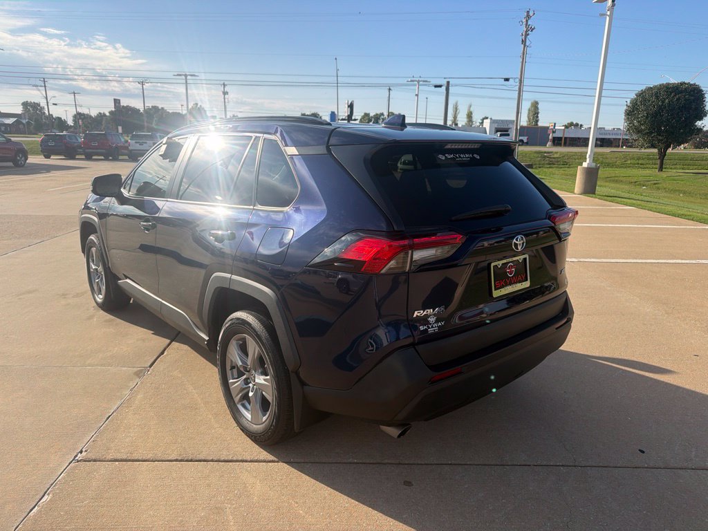 Used 2022 Toyota RAV4 XLE w/ Convenience Package FWD image 7