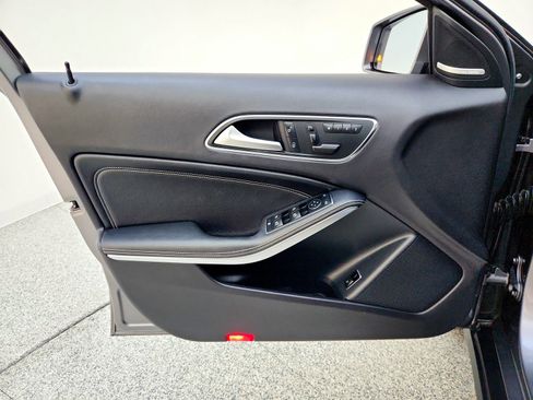 Used 2017 Mercedes-Benz GLA 250 4MATIC image 21