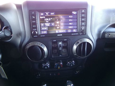 Used 2018 Jeep Wrangler Unlimited Sport image 18