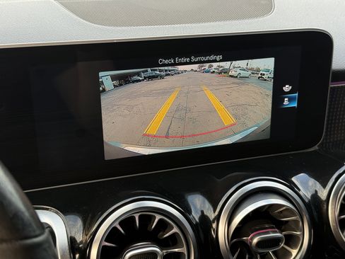 Used 2021 Mercedes-Benz GLB 250 w/ Premium Package image 23