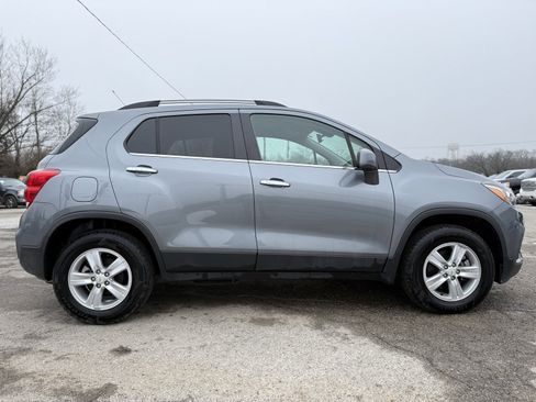 Used 2019 Chevrolet Trax LT w/ LT Convenience Package image 8