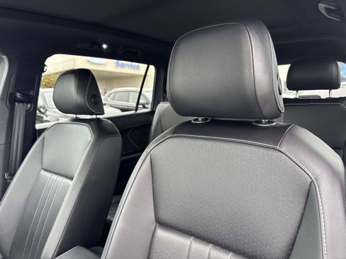 Certified 2024 Volkswagen Tiguan SE R-Line image 23