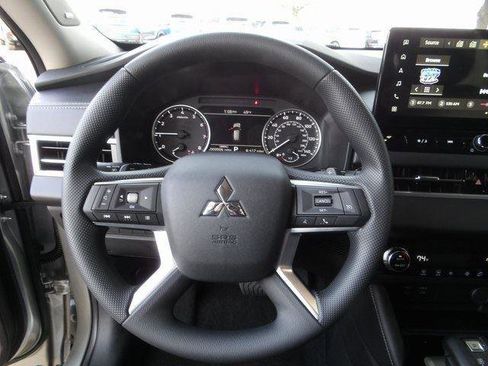 New 2025 Mitsubishi Outlander ES image 27