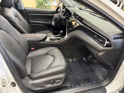 Used 2020 Toyota Camry XLE image 16